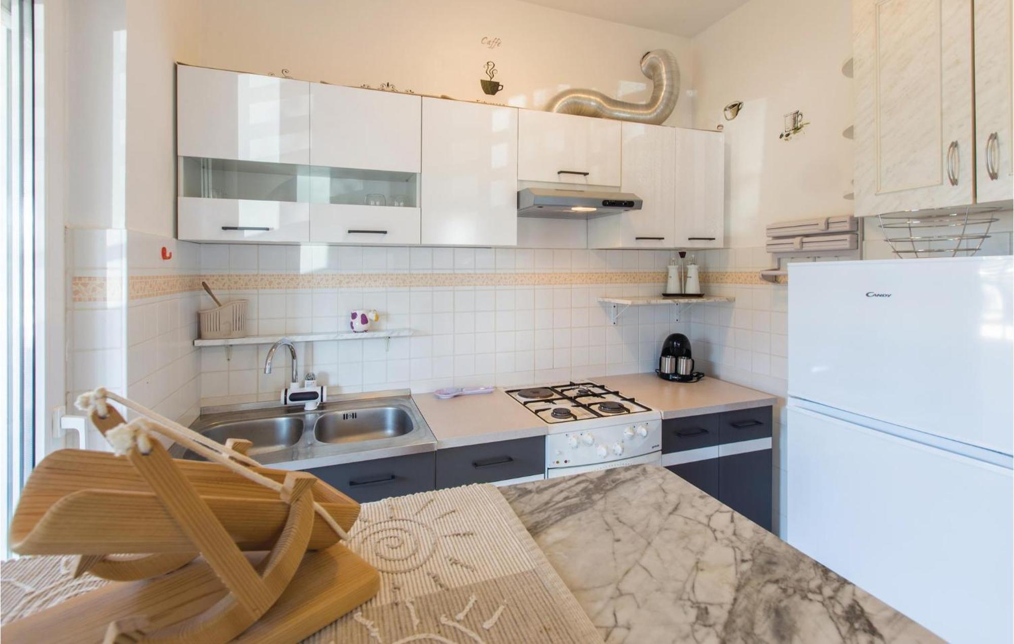 Lovely Apartment In Umag With Kitchen Exterior photo