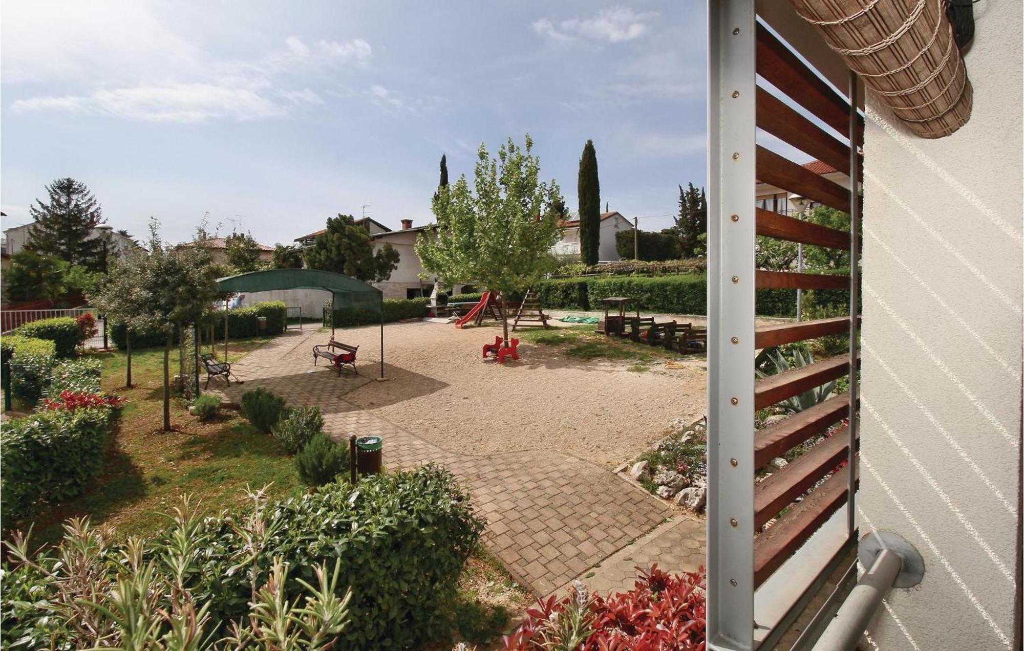 Lovely Apartment In Umag With Kitchen Exterior photo