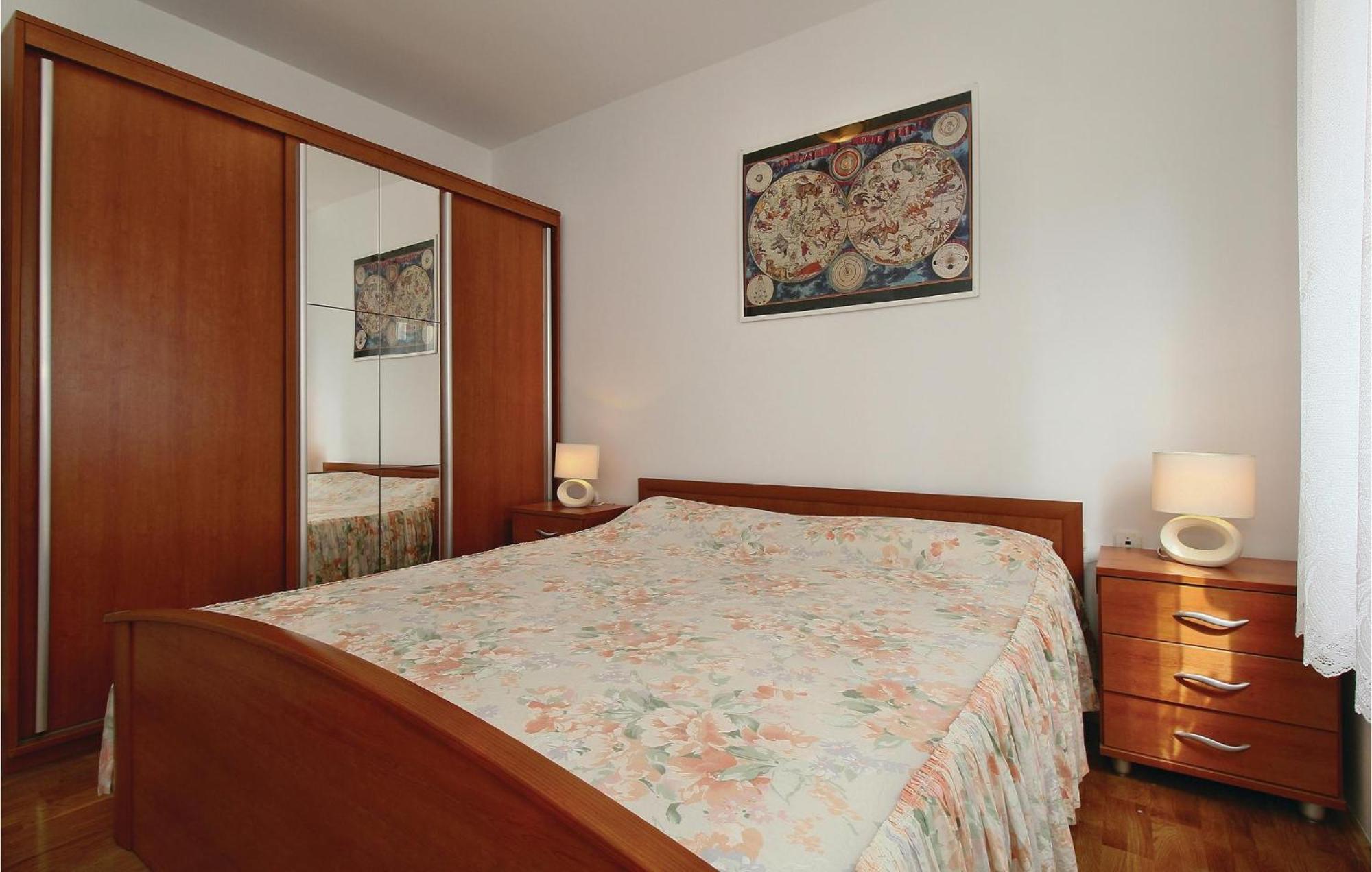 Lovely Apartment In Umag With Kitchen Exterior photo