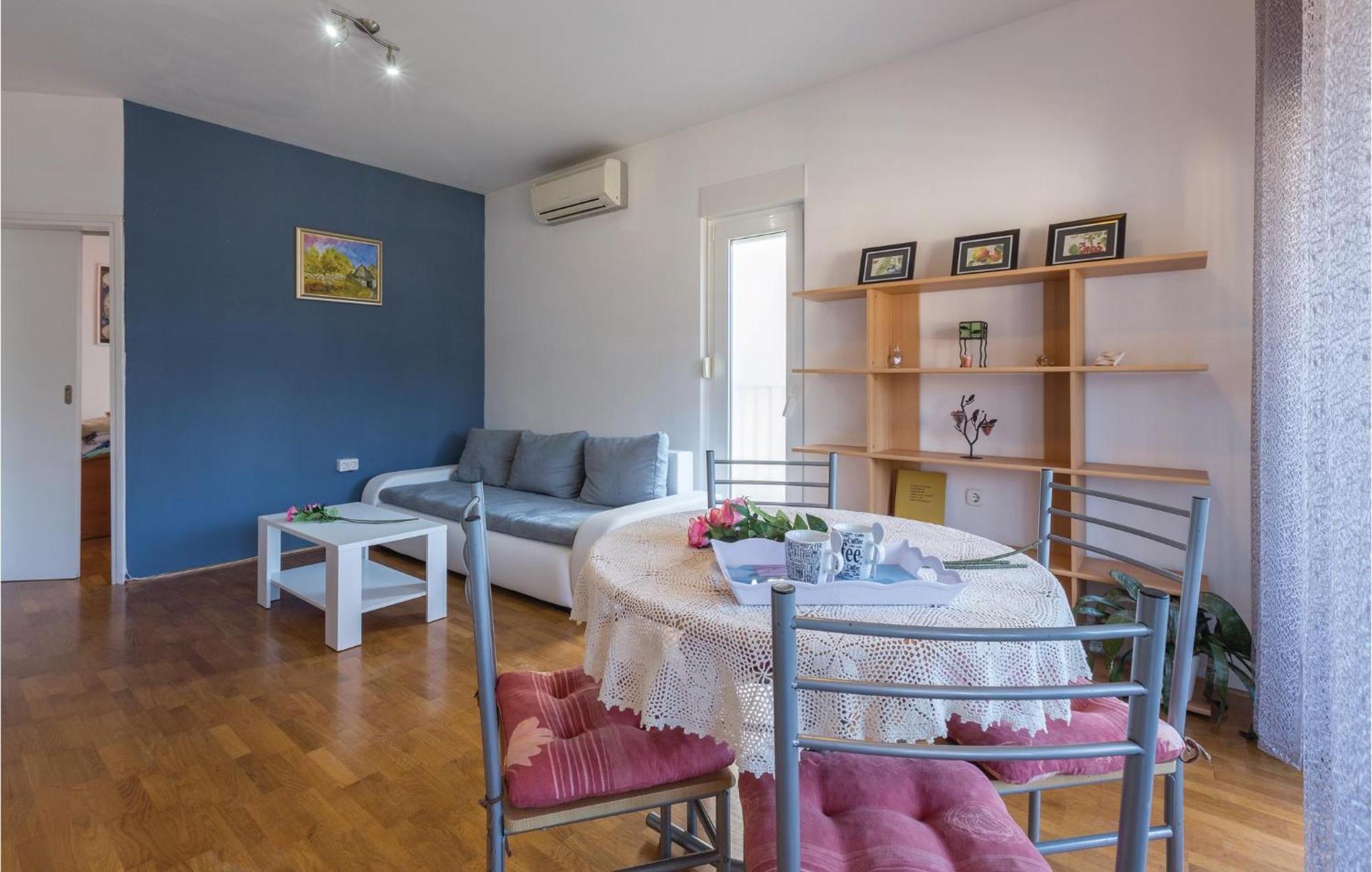 Lovely Apartment In Umag With Kitchen Exterior photo
