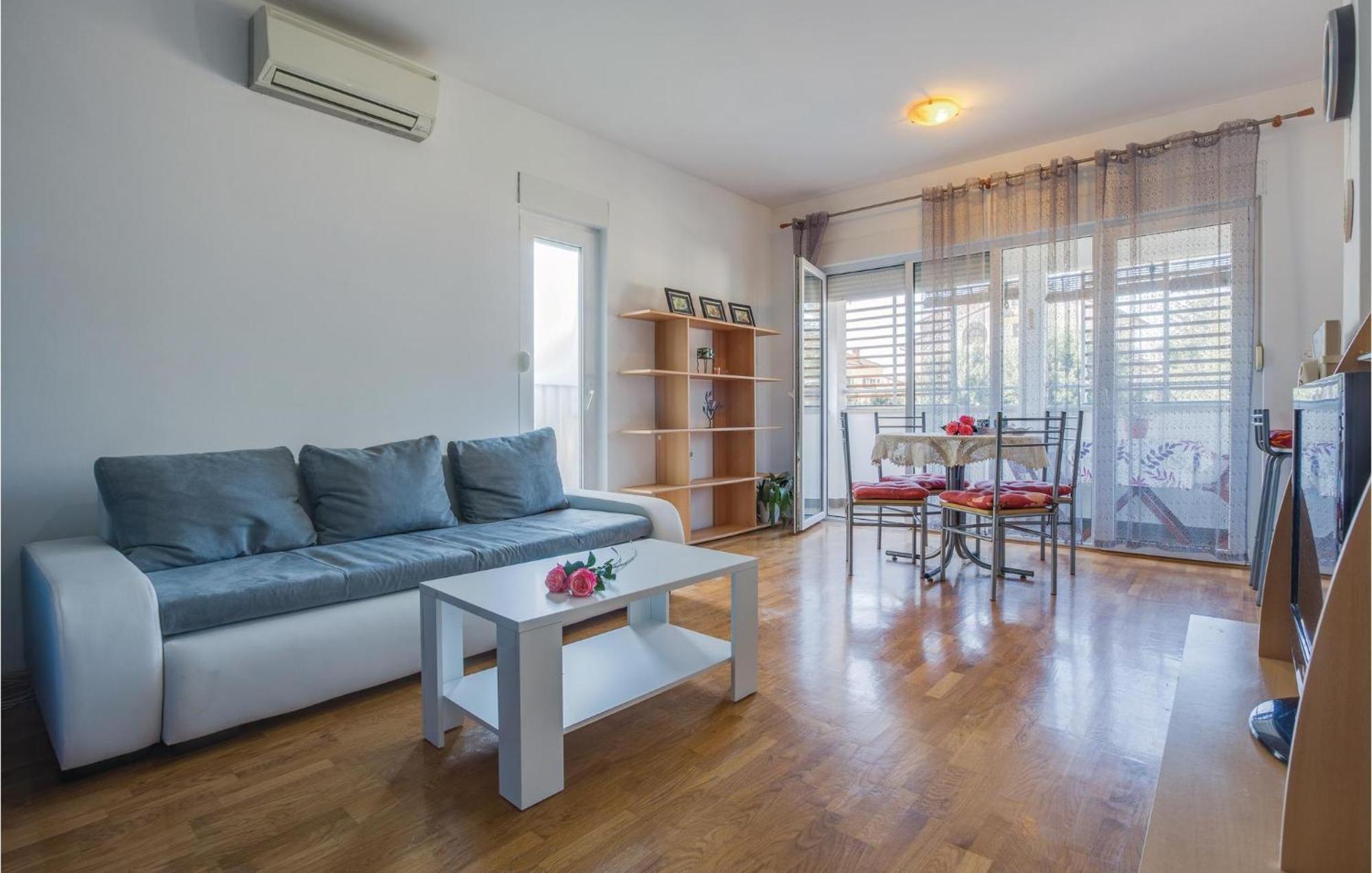 Lovely Apartment In Umag With Kitchen Exterior photo
