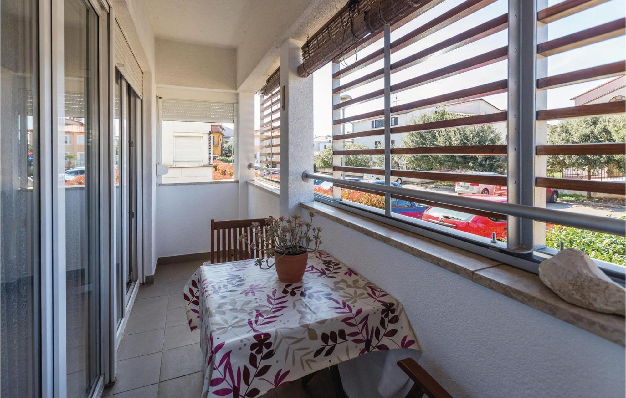 Lovely Apartment In Umag With Kitchen Exterior photo