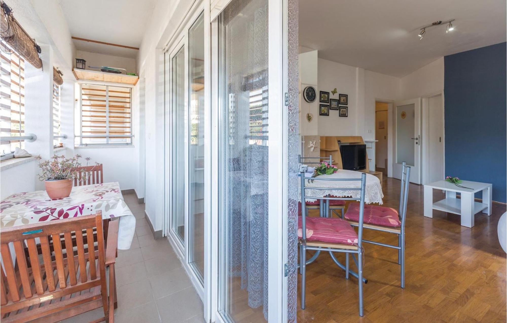 Lovely Apartment In Umag With Kitchen Exterior photo