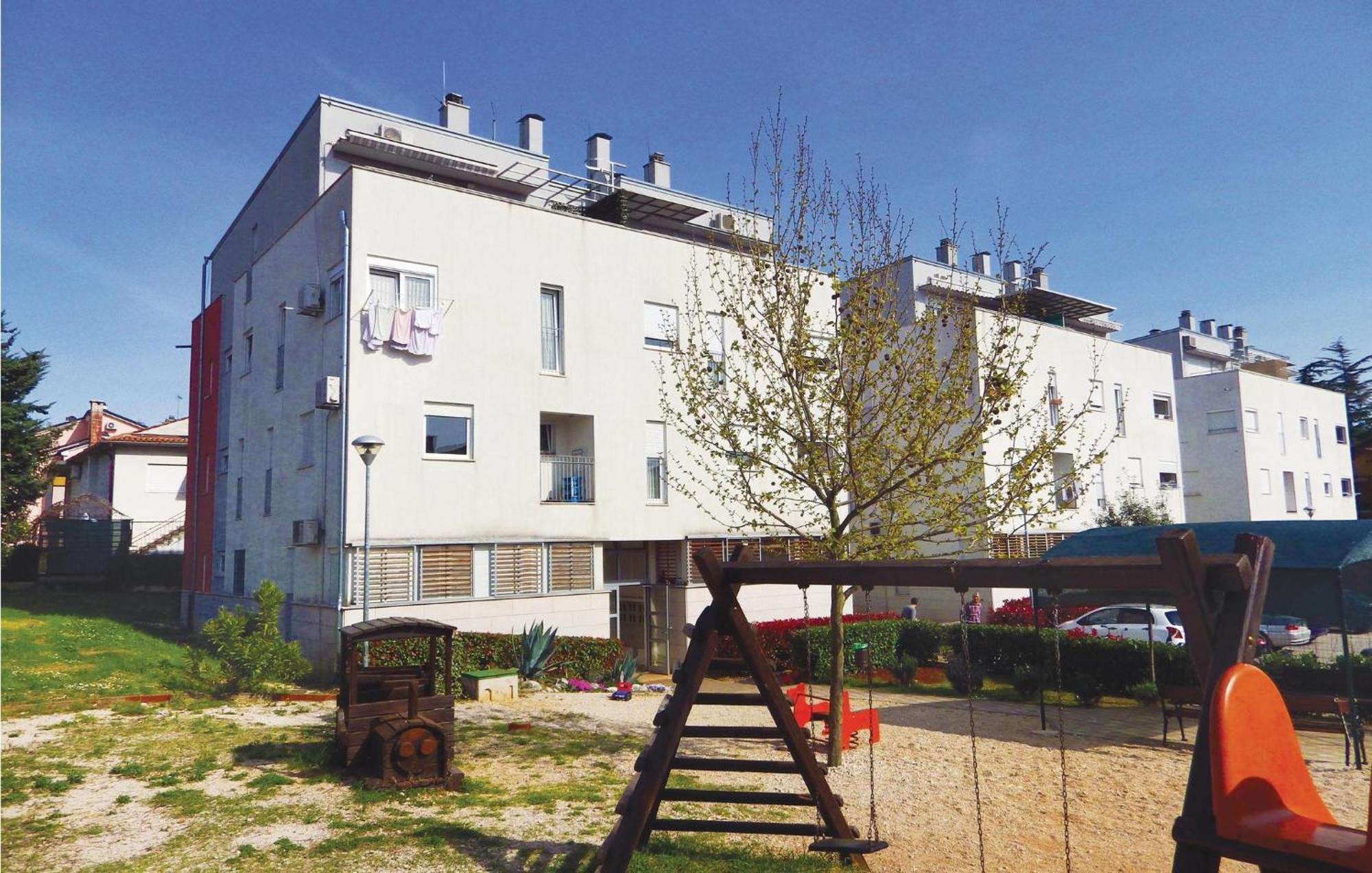 Lovely Apartment In Umag With Kitchen Exterior photo