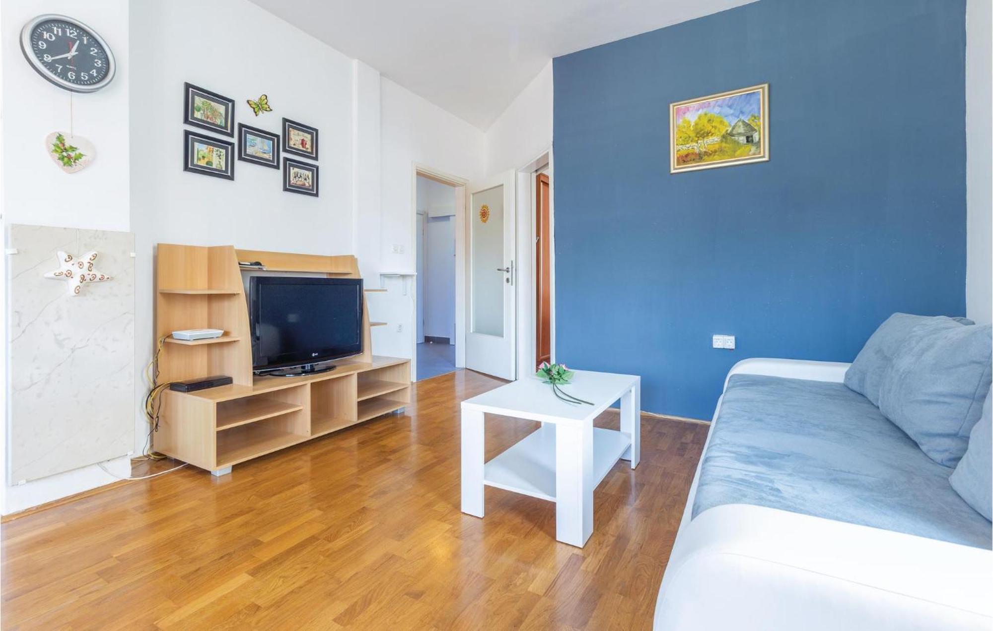 Lovely Apartment In Umag With Kitchen Exterior photo